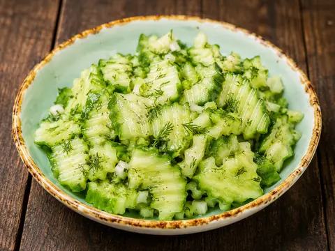 Salata de castraveți verzi