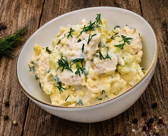 Salată de cartofi cu pui